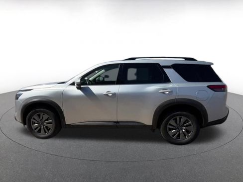 Used 2025 Nissan Pathfinder SV AWD/4WD image 9