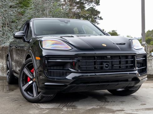 New 2025 Porsche Cayenne GTS image 9