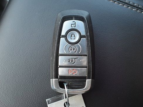 Used 2022 Ford Explorer XLT w/ Equipment Group 202A image 31