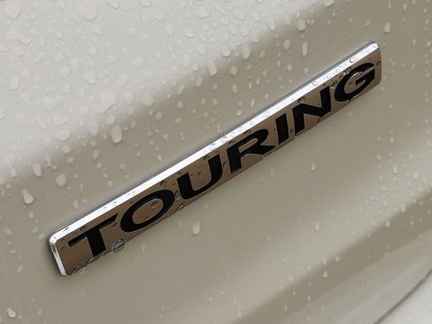 Used 2016 Honda CR-V Touring image 10