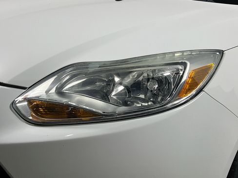 Used 2013 Ford Focus SE w/ SE Winter Pkg image 12