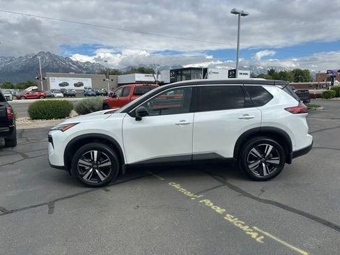 Used 2024 Nissan Rogue SL AWD/4WD image 7
