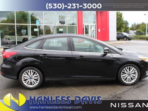 Used 2017 Ford Focus Titanium image 6