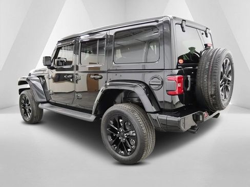Used 2021 Jeep Wrangler Unlimited Sahara image 5