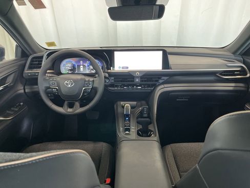 Used 2023 Toyota Crown AWD/4WD image 9