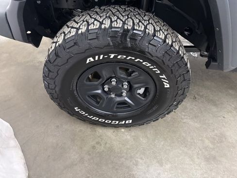 Used 2025 Jeep Wrangler Sport image 14