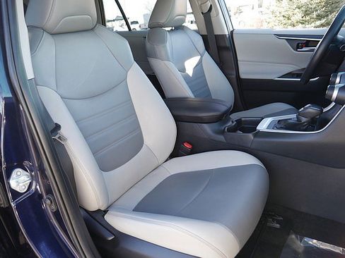 Used 2021 Toyota RAV4 XLE Premium image 56