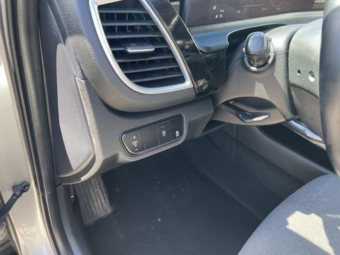 Used 2024 Kia Seltos S AWD/4WD image 17