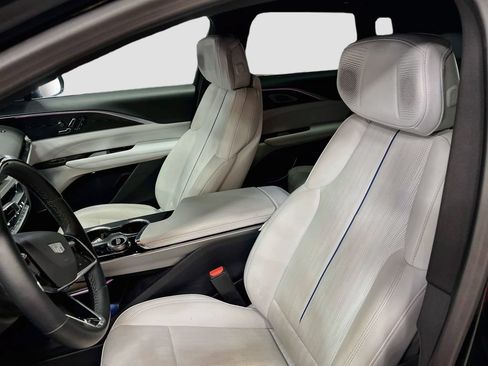 Used 2025 Cadillac Lyriq Luxury w/ LPO, Floor Liner Package AWD/4WD image 21