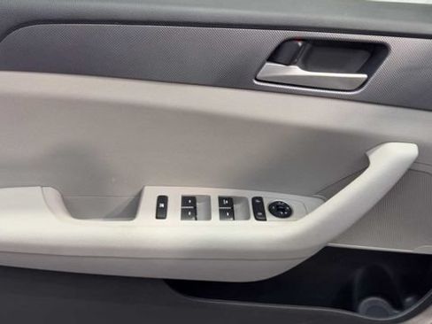 Used 2018 Hyundai Sonata SE FWD image 20