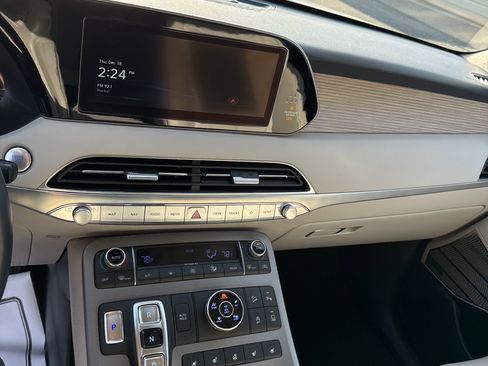 Used 2022 Hyundai Palisade Limited w/ Winter Package image 15