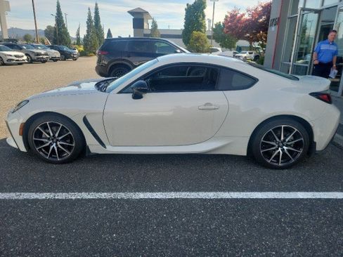 Used 2022 Toyota GR86 RWD image 7