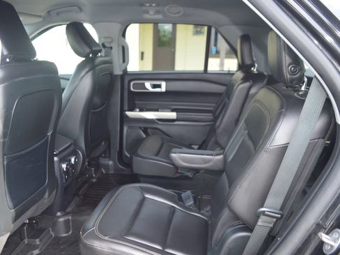 Used 2020 Ford Explorer XLT w/ Equipment Group 202A AWD/4WD image 18