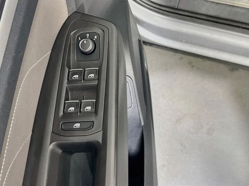 Used 2023 Volkswagen Atlas Cross Sport SE image 17