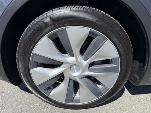 Used 2021 Tesla Model Y Long Range image 50