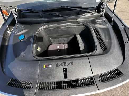 Used 2024 Kia EV9 Light Long Range RWD image 23