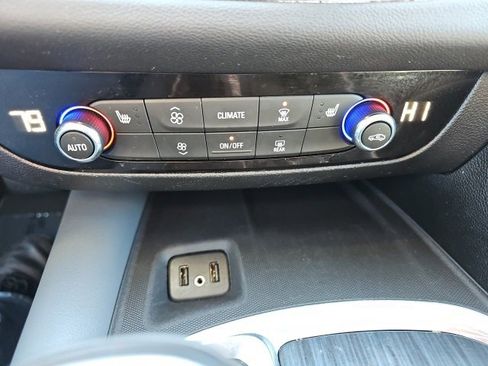 Used 2019 Buick Enclave Essence image 20