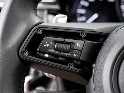 Used 2025 Porsche Macan image 14