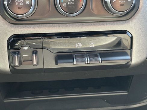 Used 2024 RAM 3500 Big Horn image 24