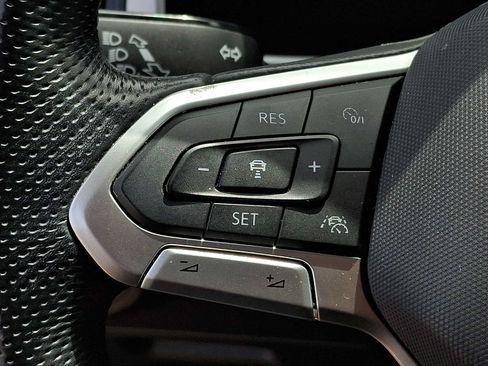 Certified 2021 Volkswagen Atlas Cross Sport SEL R-Line AWD/4WD image 18