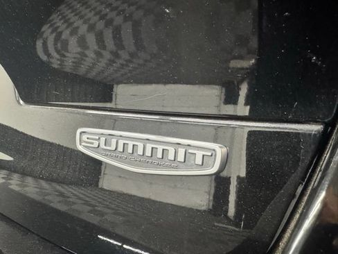 Used 2021 Jeep Grand Cherokee L Summit w/ Luxury Tech Group V AWD/4WD image 43