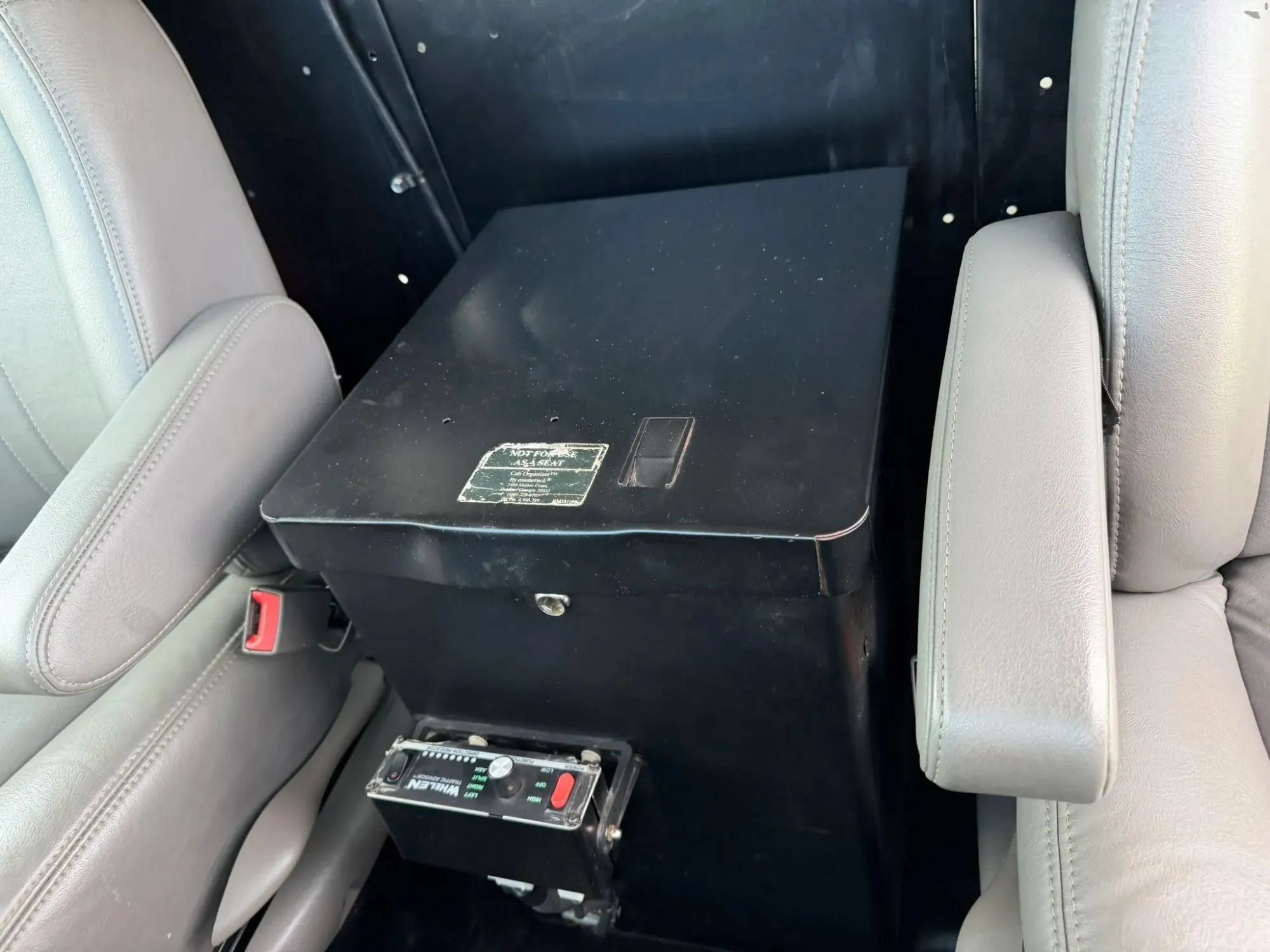 Used 2017 Chevrolet Express 2500 RWD image 21