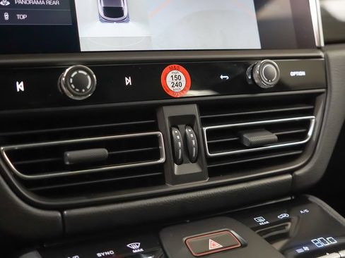 Used 2026 Porsche Macan S AWD/4WD image 32