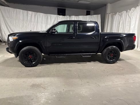 Used 2022 Toyota Tacoma SR5 w/ Technology Package RWD image 4