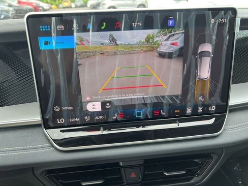 New 2025 Volkswagen Tiguan SE image 28