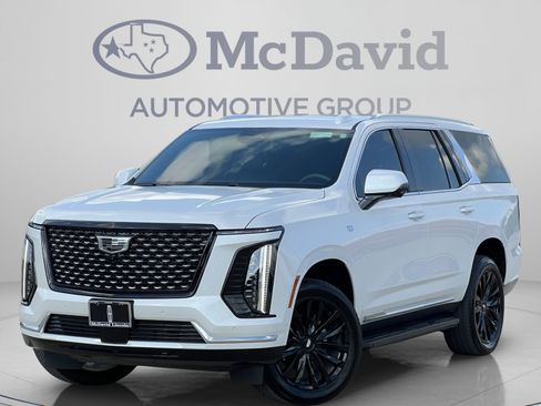 Used 2025 Cadillac Escalade Luxury w/ LPO, Floor Liner Package RWD image 2