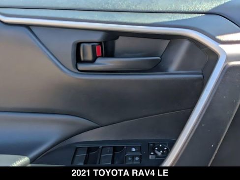 Used 2021 Toyota RAV4 LE FWD image 23