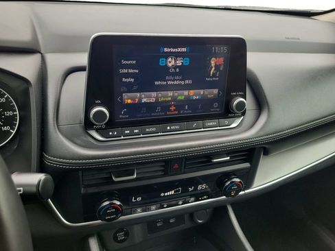 Used 2025 Nissan Rogue SV FWD image 14
