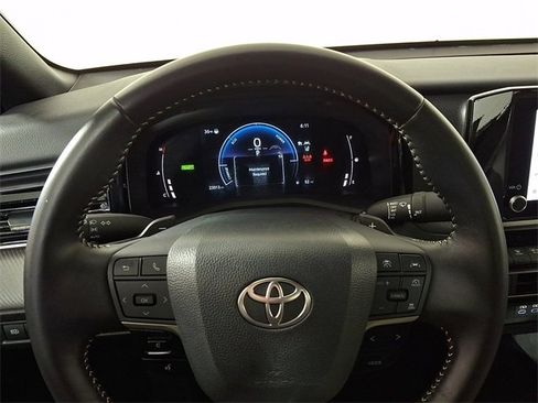 Used 2025 Toyota Camry SE image 18
