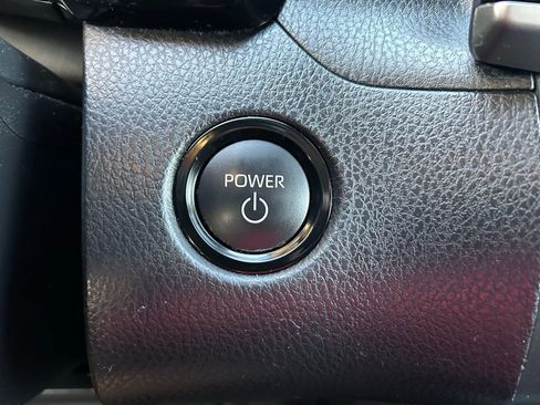 Used 2025 Toyota Camry LE w/ Convenience Package image 29