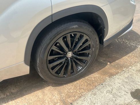 Used 2025 Toyota Highlander XSE image 31