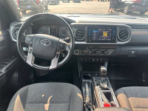 Used 2019 Toyota Tacoma TRD Off-Road w/ Technology Package AWD/4WD image 14