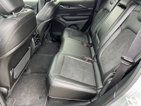 Used 2025 Jeep Grand Cherokee Altitude image 22