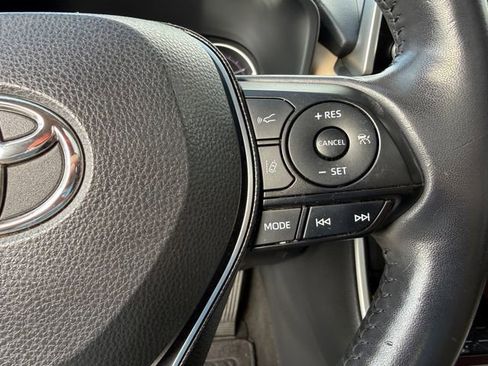 Used 2020 Toyota RAV4 Limited image 18