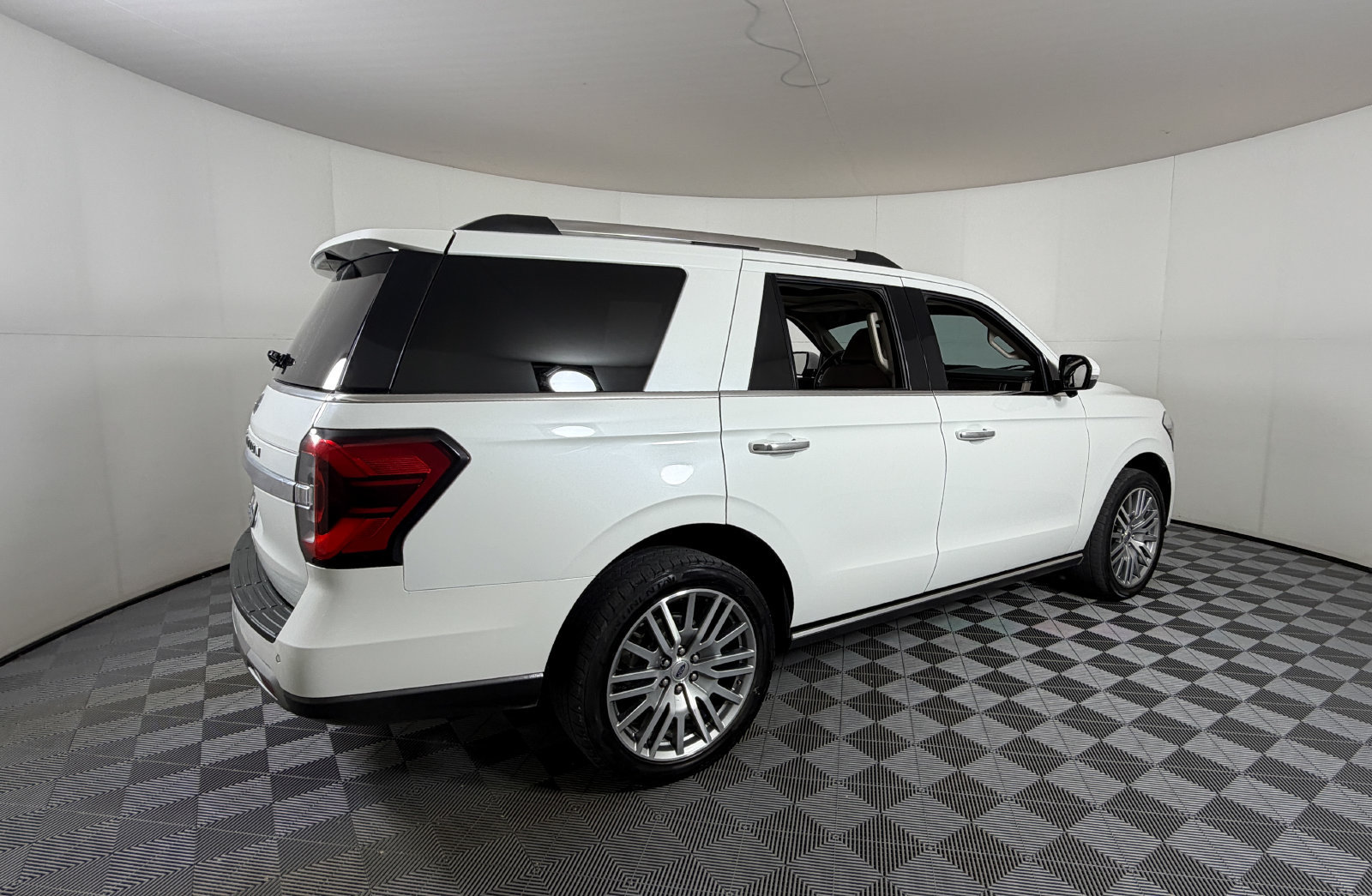Used 2023 Ford Expedition Limited RWD image 4