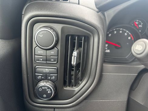 Used 2025 Chevrolet Silverado 1500 Custom Trail Boss w/ Dark Appearance Package AWD/4WD image 9