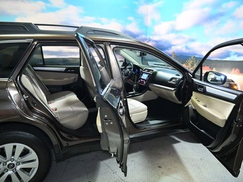 Used 2019 Subaru Outback 2.5i Premium image 45