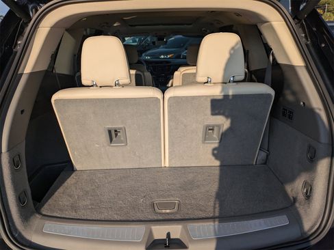 Used 2022 Cadillac XT6 Premium Luxury w/ Technology Package image 13