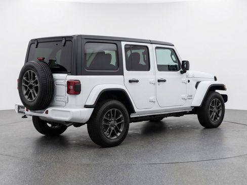 Used 2025 Jeep Wrangler Sport S image 9