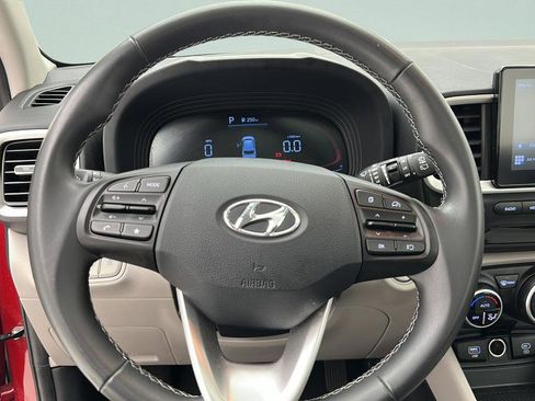 Used 2025 Hyundai Venue SEL FWD image 15