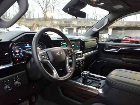 Used 2024 Chevrolet Silverado 1500 LT Trail Boss w/ LT Trail Boss Premium Package image 10