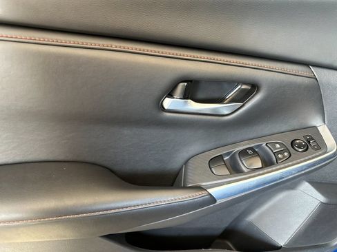 Used 2025 Nissan Sentra SR FWD image 10