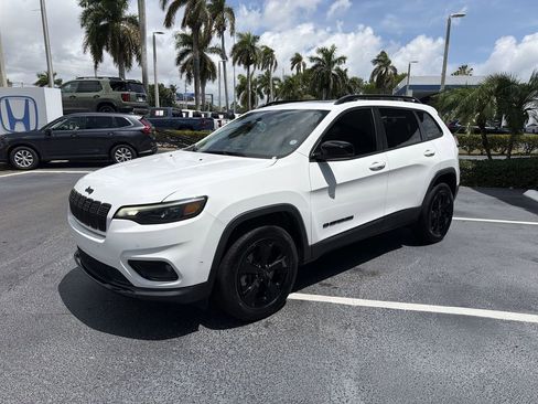 Used 2023 Jeep Cherokee Altitude Lux w/ Lux Elite Package AWD/4WD image 4