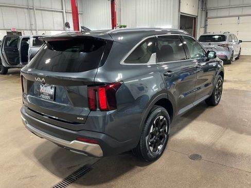 Used 2024 Kia Sorento S image 5