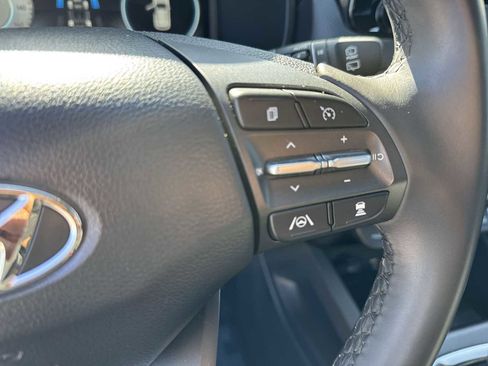 Used 2022 Hyundai Kona Limited AWD/4WD image 29