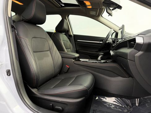 Used 2024 Nissan Altima 2.5 SR w/ SR Premium Package image 29